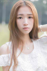 《四个女同学玩弄我J》