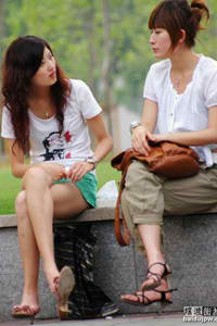 《两座乳峰又白又大图片》